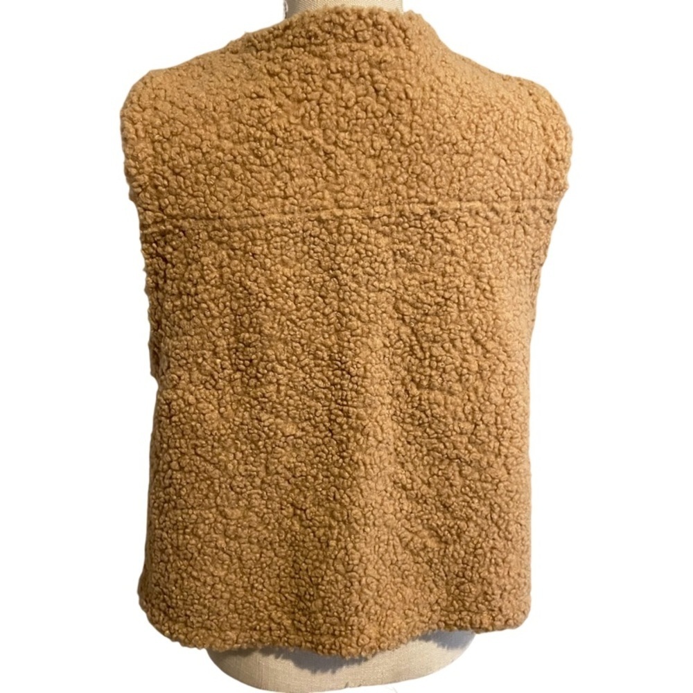 Sherpa Vest with Pockets NWOT - Picture 3 of 7